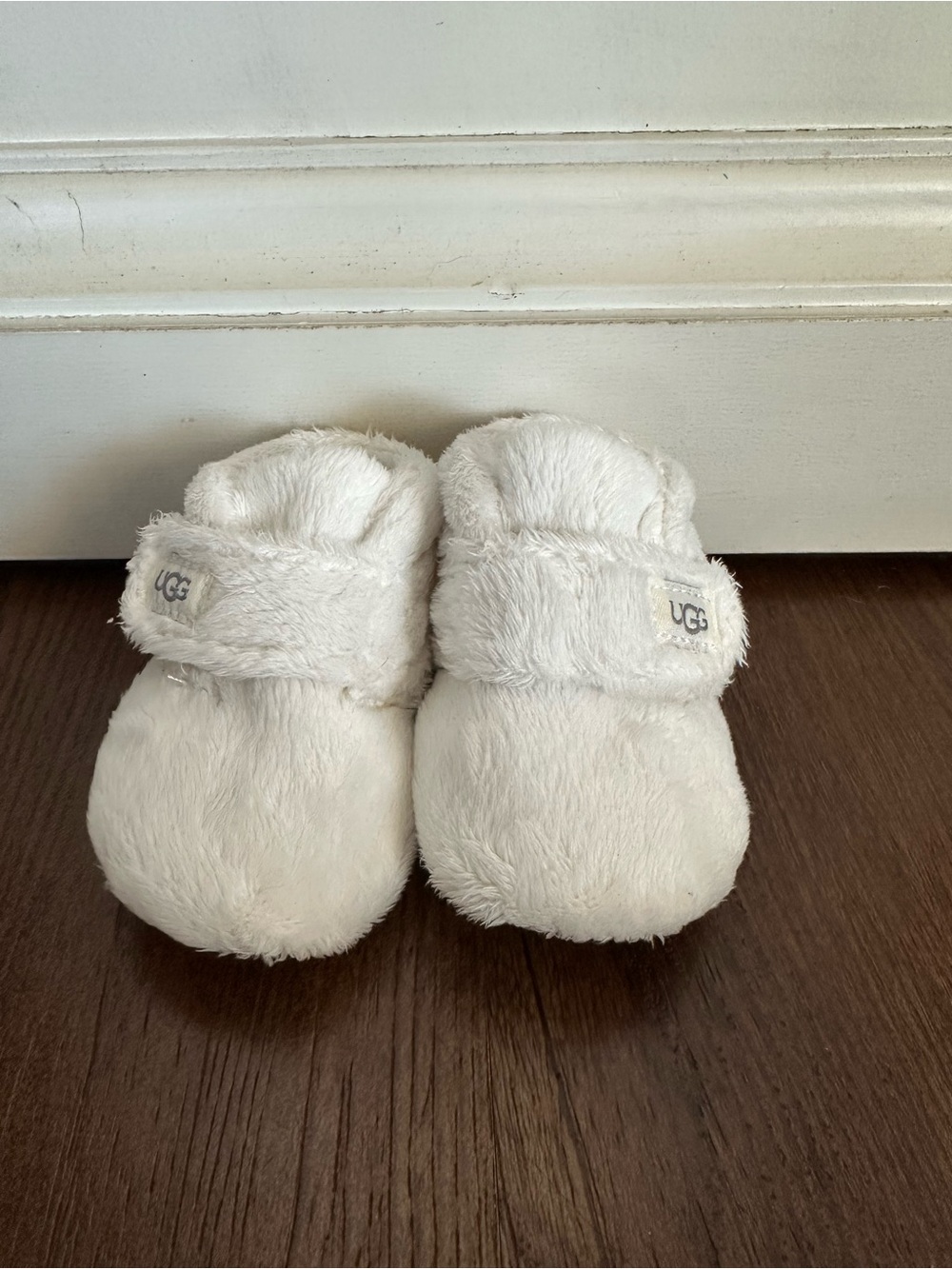 UGG Plush Faux-Fur Infant Slippers in Cream